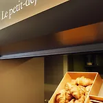 Lille Grand Stade 酒店 2*
